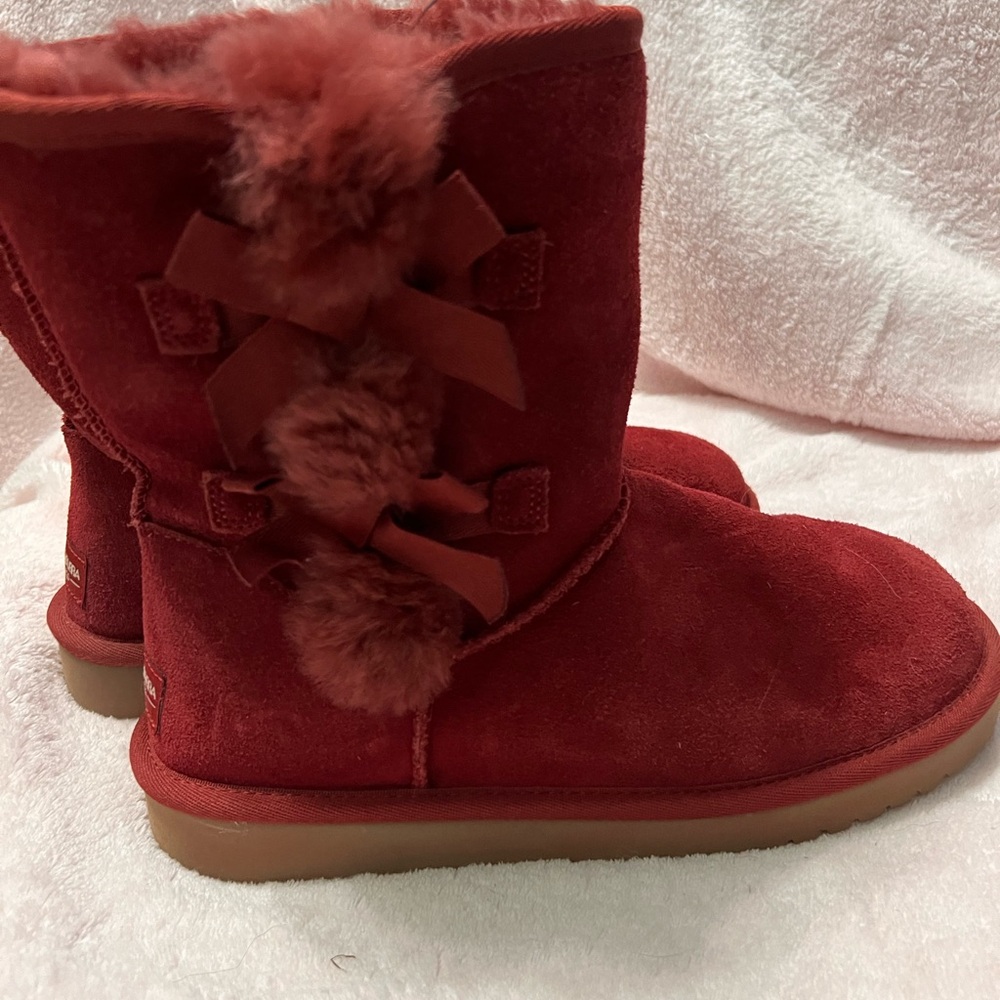 Red Koolaburra boots - Picture 2 of 6